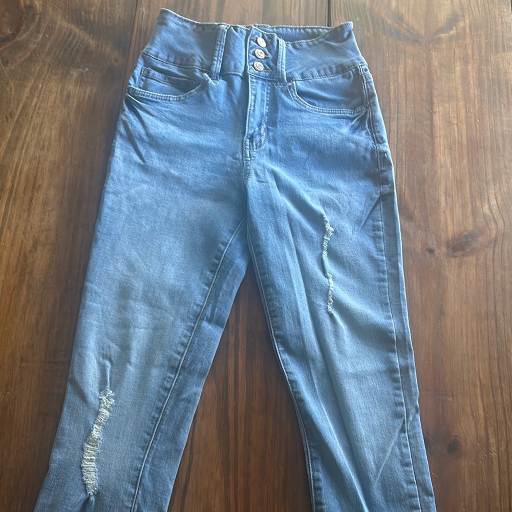 YMI distressed skinny leg jeans size 5 NEVER WORN